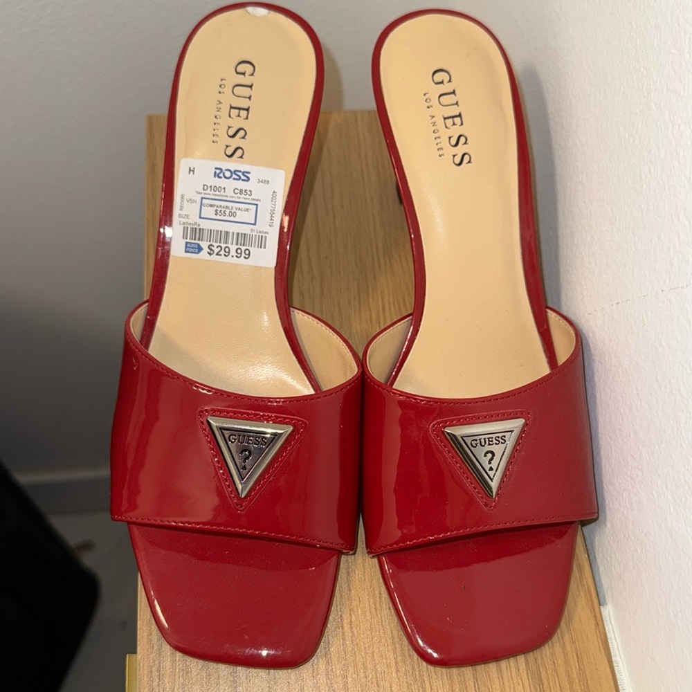 👠 GUESS Patent Leather Kitten Heels